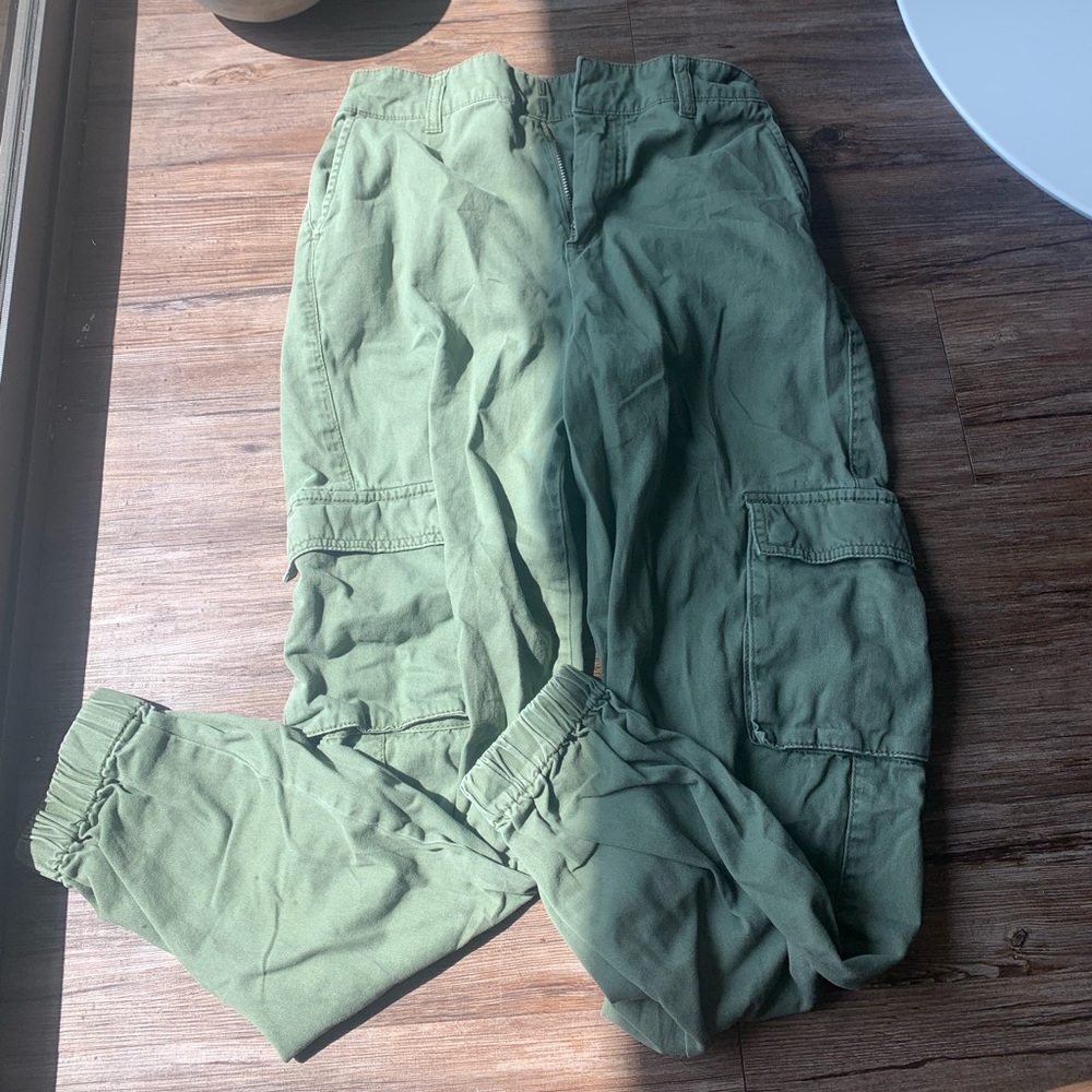 Forever 21 green cargo pants xs